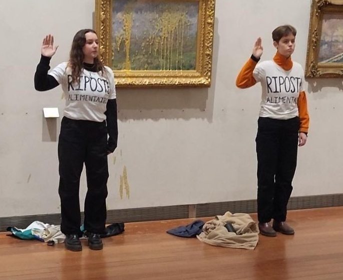(VIDEO) Activistas lanzan sopa a cuadro de Claude Monet