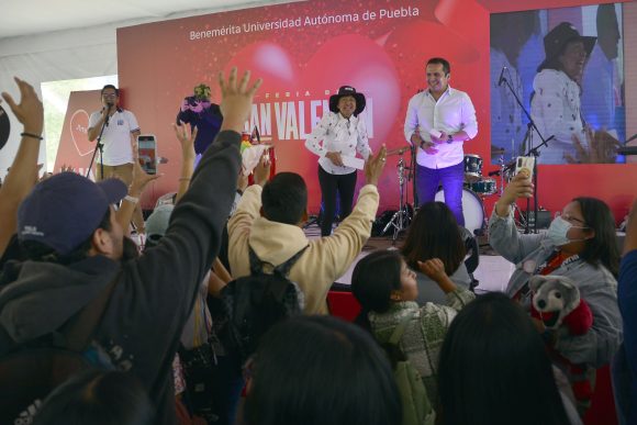 La BUAP celebra su tradicional Feria de San Valentín en Ciudad Universitaria