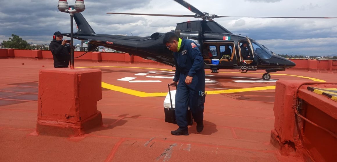 Helicóptero del Gobierno de Puebla realiza traslado urgente de órganos a CDMX