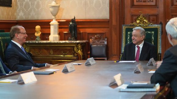 AMLO recibe a Larry Fink, directivo de Black Rock