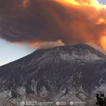 Volcán Popocatépetl registra fumarola de 2 mil metros de altura