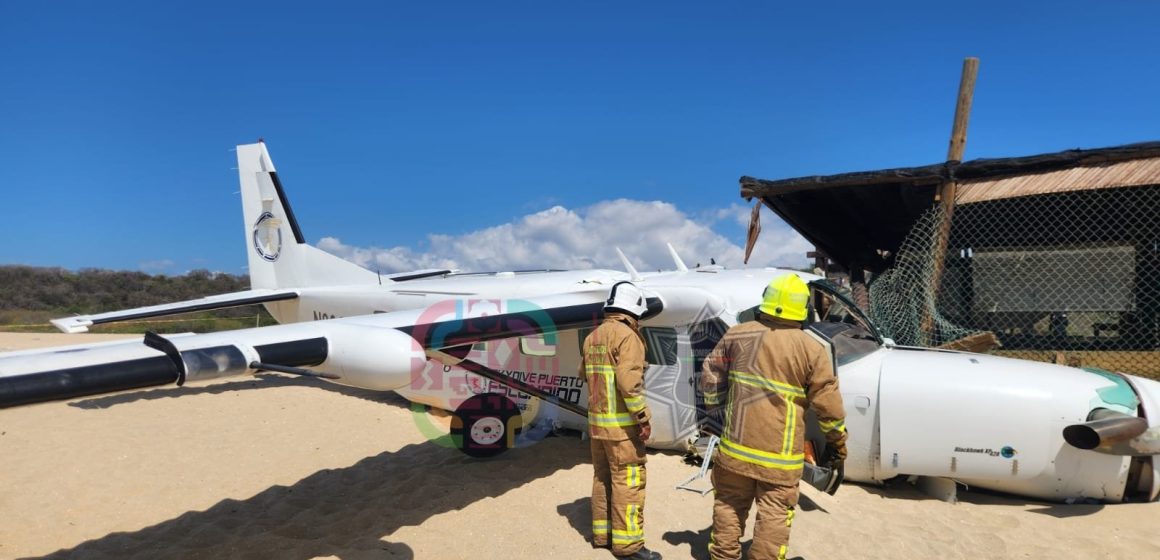Avioneta se desploma en playa de Puerto Escondido; hay una persona muerte y cuatro heridos