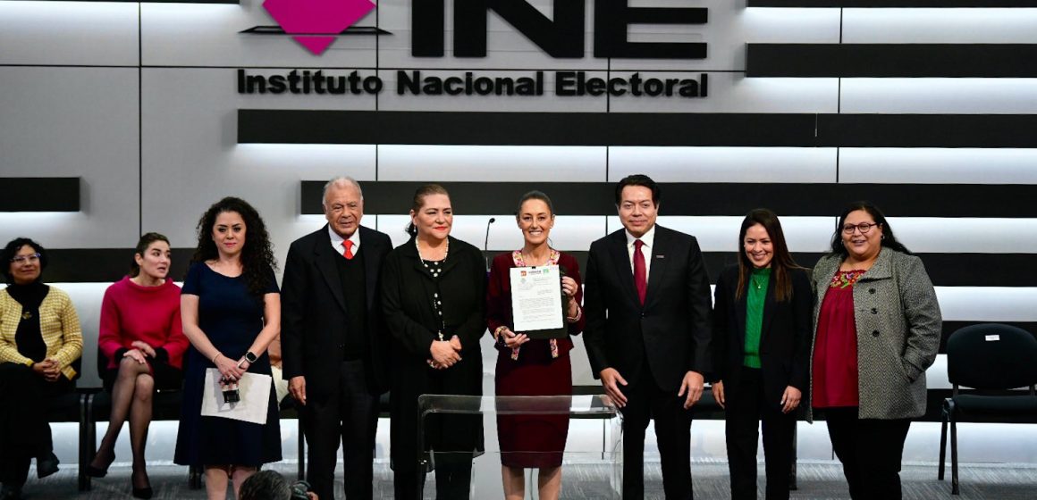 Claudia Sheinbaum registra su candidatura presidencial ante el INE