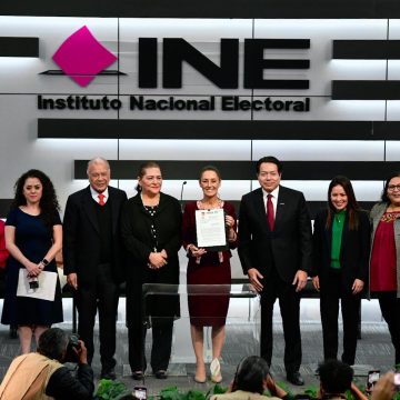Claudia Sheinbaum registra su candidatura presidencial ante el INE