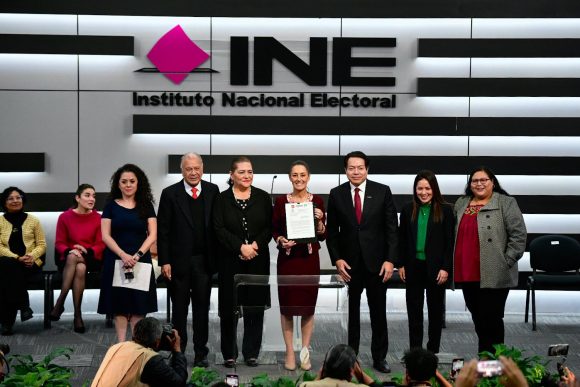 Claudia Sheinbaum registra su candidatura presidencial ante el INE