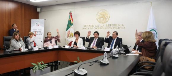 GHcSheka4AQoypS Avanza reforma para aumentar de 15 a 30 días aguinaldo