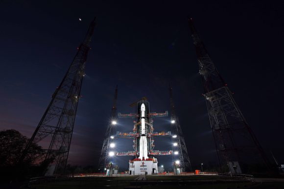 India lanza cohete “travieso” para estudiar el clima desde el espacio