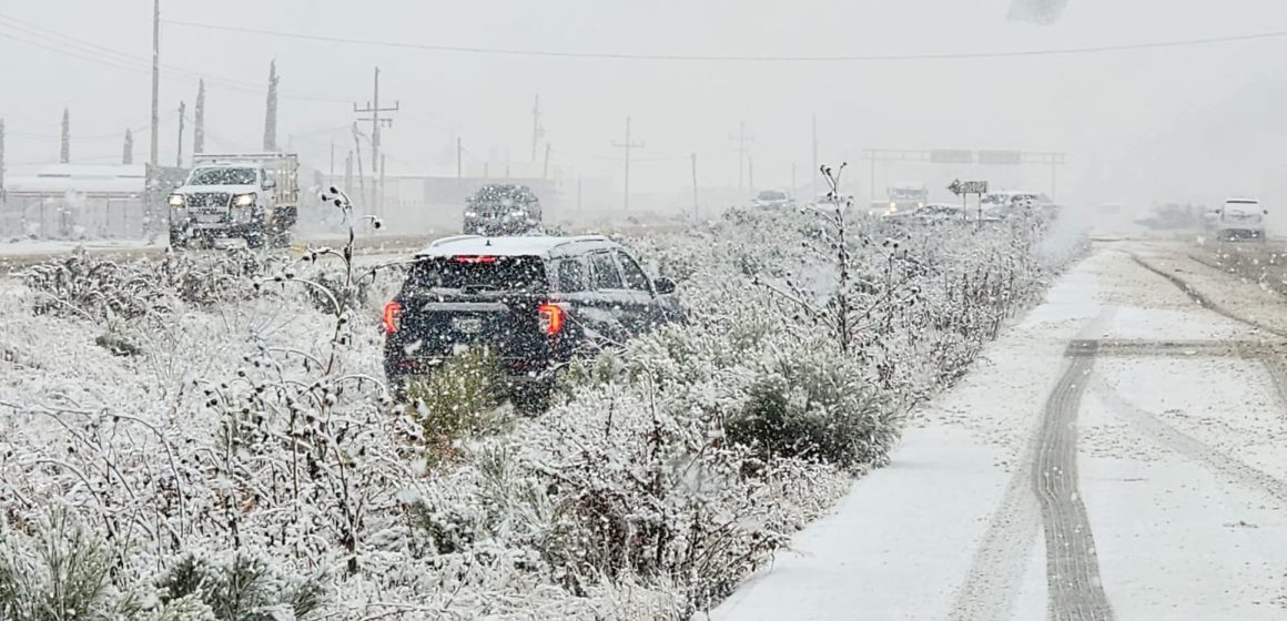 Por nieve cierran tramos carreteros en Sonora