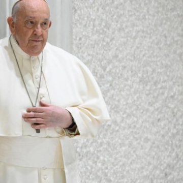 Papa Francisco suspende agenda este sábado por ligera gripe