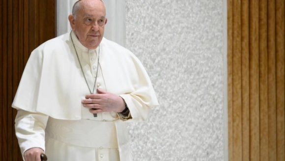 Papa Francisco suspende agenda este sábado por ligera gripe