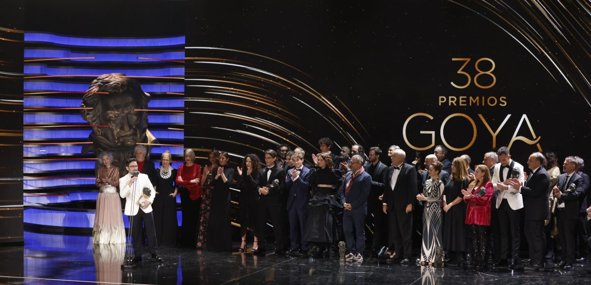 “La sociedad de la nieve” arrasa en los Premios Goya con 12 galardones  