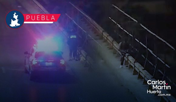 Rescatan a joven que intentaba saltar de un puente en Periférico Ecológico