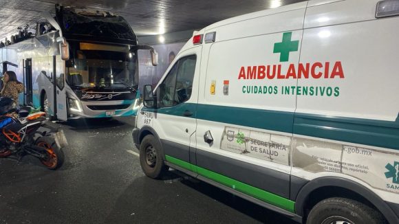 Heridos 16 poblanos que veían de Mazatlân, chocó su autobús en CDMX