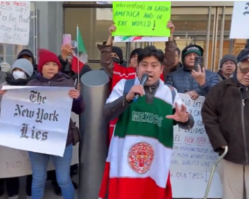 Simpatizantes de AMLO en Nueva York protestan frente a las oficinas del NYT