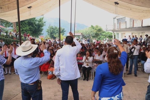 b8610cba-ecaf-4456-a007-4c7970ca4ecf Lalo Rivera realiza gira en la Sierra Norte; piden mejor servicio de salud