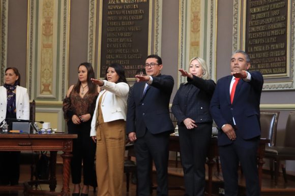Rinden protesta ocho suplentes de diputados