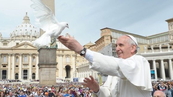 El Papa llama a encontrar una solución diplomática y terminar con la guerra en Ucrania