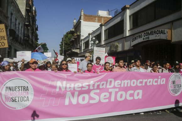 marcha-por-la-democracia-616587 Con el grito “mi voto no se toca” poblanos marchan a favor de democracia