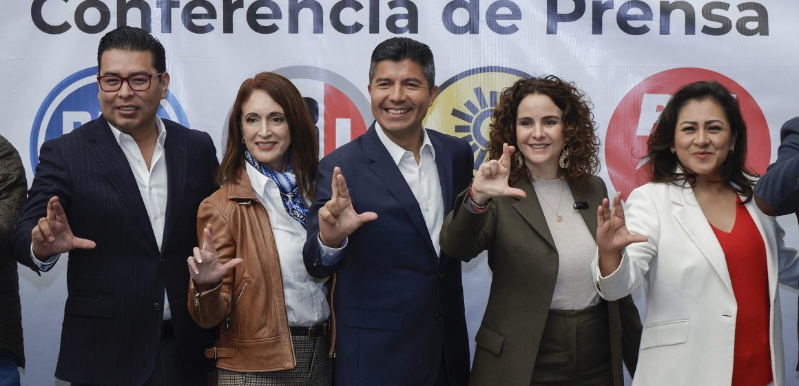 Nancy de la Sierra, Nadia Navarro y Humberto Aguilar, voceros de la alianza “Mejor Rumbo para Puebla”