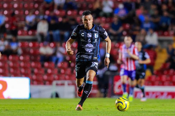 Los Gallos Blancos golearon al San Luis y ligaron triunfos en el torneo