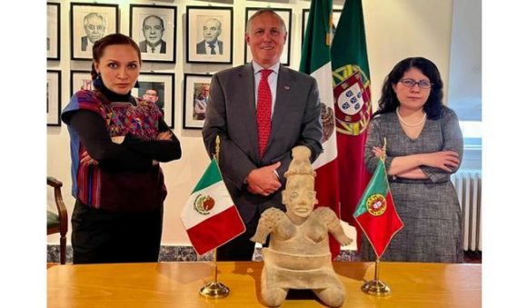 México recupera una pieza arqueológica que sería subastada en Portugal