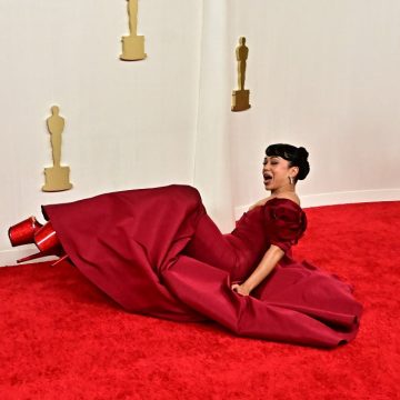 Lisa Koshy cae en la alfombra roja de los premios Oscar