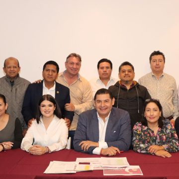 Alejandro Armenta fortalece la unidad en jornada de trabajo con líderes municipales