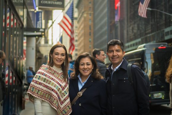 Migrantes piden mejores condiciones para los poblanos a Lalo Rivera en EE.UU.