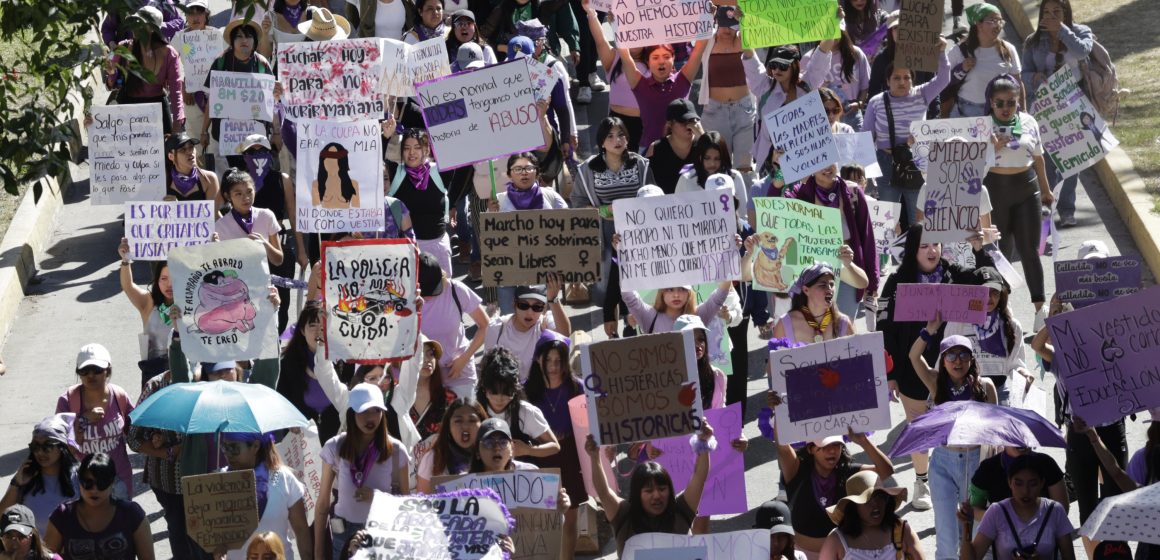 Mínimos daños registró el Congreso durante las marchas por el 8M en Puebla