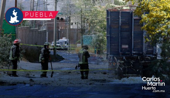 Portada Abandonan tráiler que transportaba presuntamente huachicol en Bosques de Amalucan CMH Abandonan tráiler que transportaba presuntamente huachicol en Bosques de Amalucan