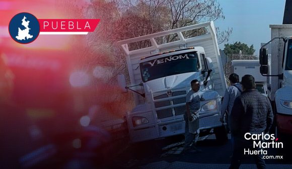 Portada Camión se queda sin frenos y protagoniza accidente en la carretera Atlixco-Puebla CMH Camión se queda sin frenos y protagoniza accidente en la carretera Atlixco-Puebla
