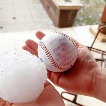 (VIDEO) Enormes bolas de granizo provocan daños en Coahuila  