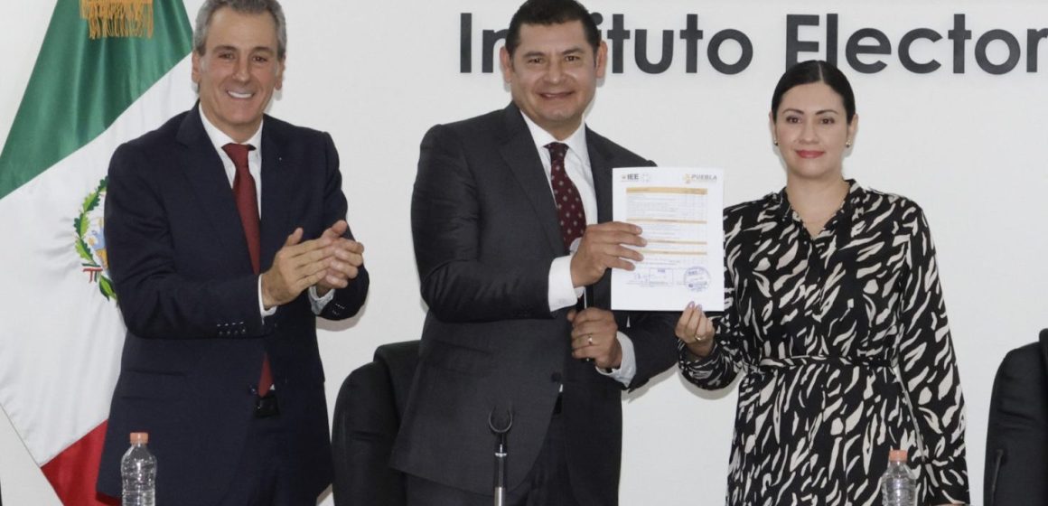 Alejandro Armenta y Pepe Chedraui se registran como candidatos ante IEE