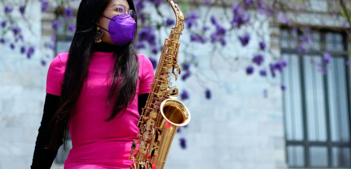 INE aprueba candidatura de la saxofonista María Elena Ríos