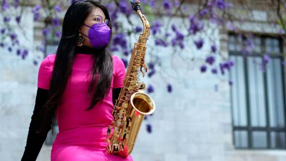 INE aprueba candidatura de la saxofonista María Elena Ríos