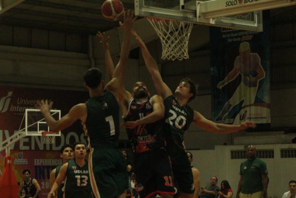 Los Halcones de La Inter superaron a los Aztecas de la UDLAP