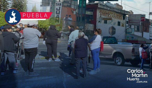 Portada Manifestación de vecinos cierra el Boulevard Esteban de Antuñano; denuncian falta de agua CMH Manifestación de vecinos cierra el Boulevard Esteban de Antuñano; denuncian falta de agua