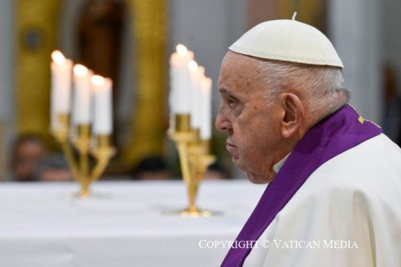 Papa Francisco acepta renuncia de obispo polaco por negligencia en denuncias de abuso