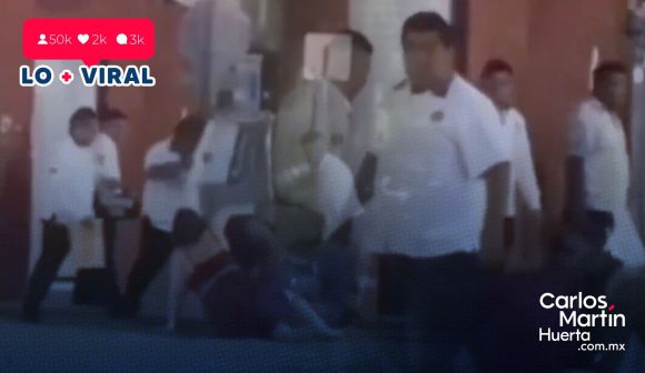 (VIDEO) Taxistas dan golpiza a pareja de turistas en Playa del Carmen