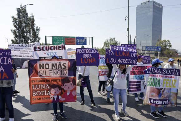 Bloquean Periférico, exigen destitución del juez que llevó el caso de Luna Sofia