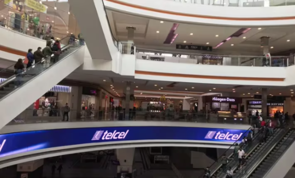 Hombre se lanza desde el tercer piso de la plaza Fórum Buenavista en CDMX