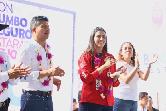 Lalo Rivera se compromete a brindar mejores caminos a Quimixtlán