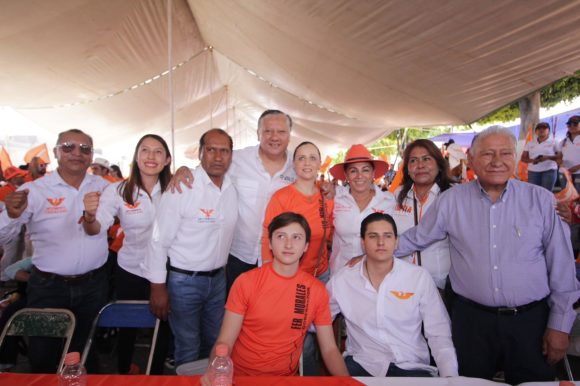 Acajete recibe con los brazos abiertos a Fernando Morales y su familia