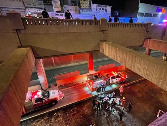 Un joven se lanzó desde el puente del Distribuidor Vial de Bulevar Atlixco y Reforma
