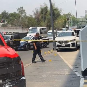 Asesinan a exfuncionario afuera de plaza comercial de Tlalnepantla