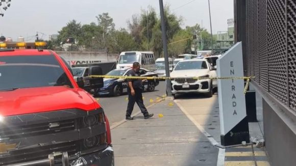 Asesinato - plaza - Tlalnepantla Asesinan a exfuncionario afuera de plaza comercial de Tlalnepantla
