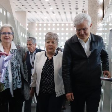 Diplomáticos connacionales llegan a México desde Ecuador