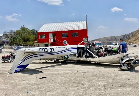 Se desploma avioneta en Atizapán; hay tres lesionados