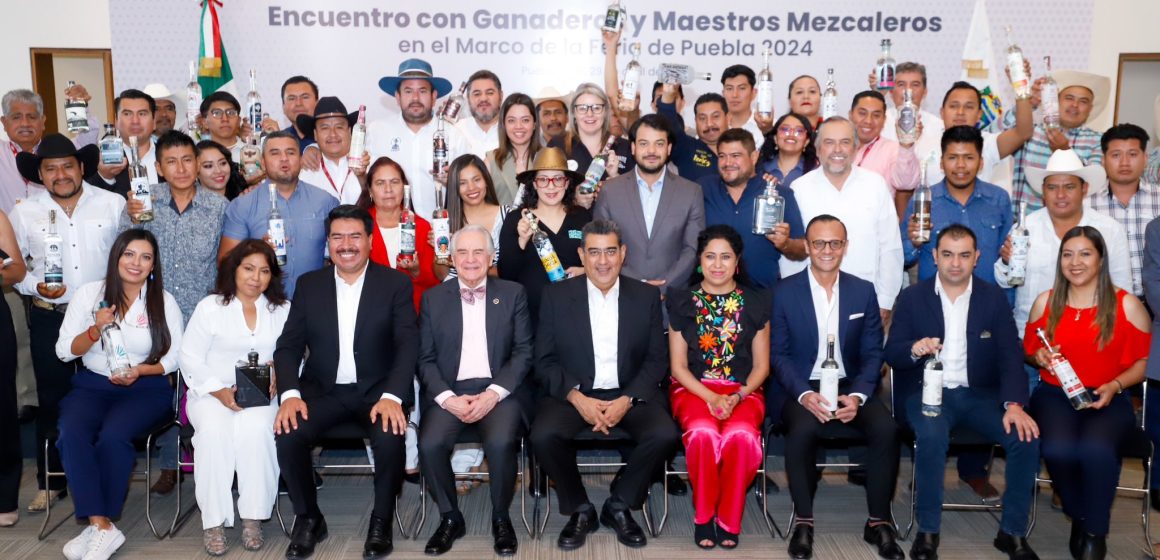 Obtienen mezcales de Puebla reconocimiento nacional e internacional