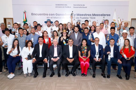 Obtienen mezcales de Puebla reconocimiento nacional e internacional